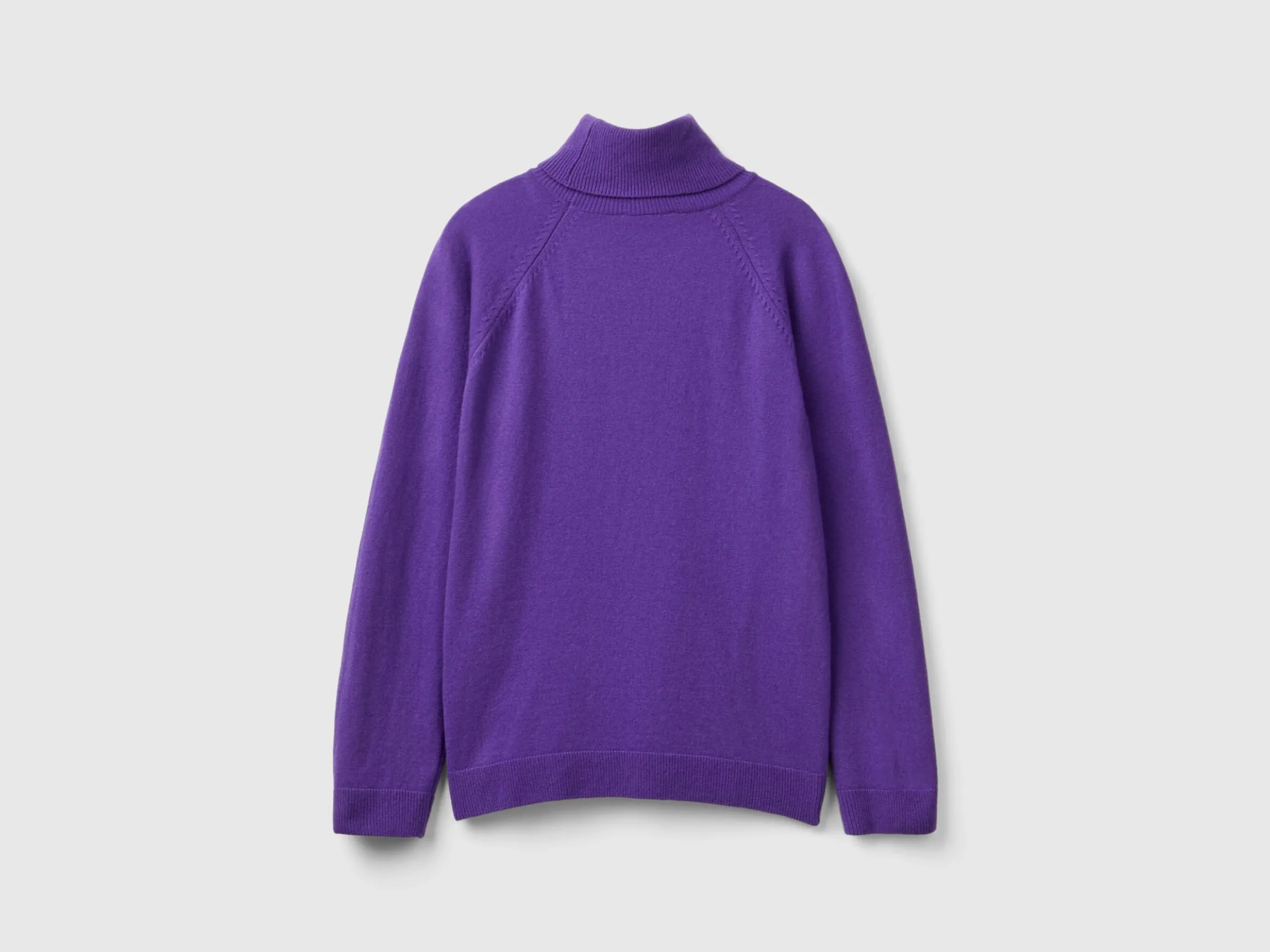 Purple turtleneck in wool and cashmere blend