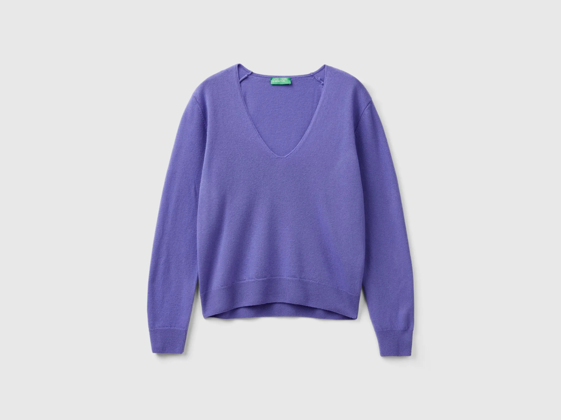 Purple V-neck sweater in pure Merino wool