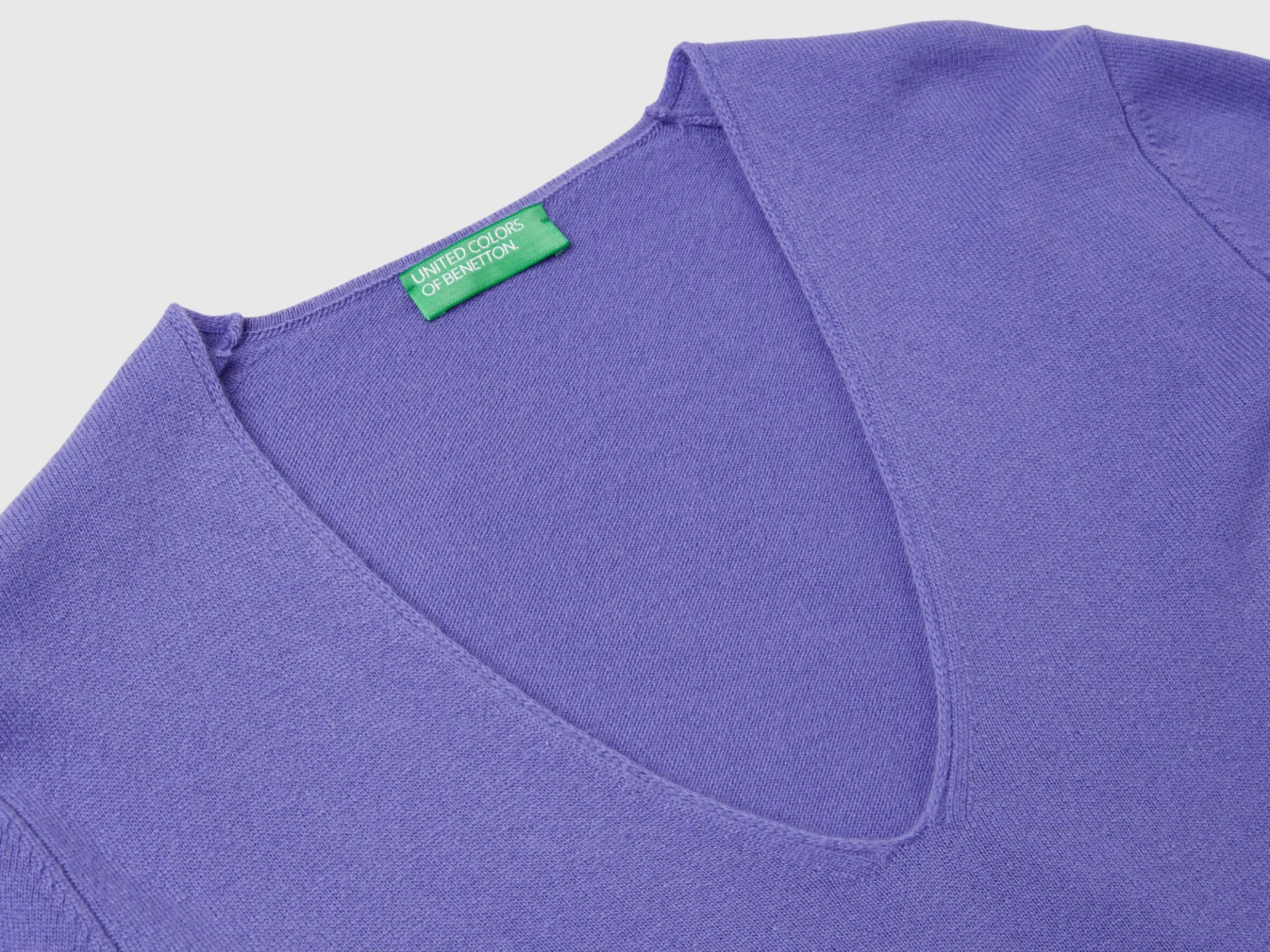 Purple V-neck sweater in pure Merino wool