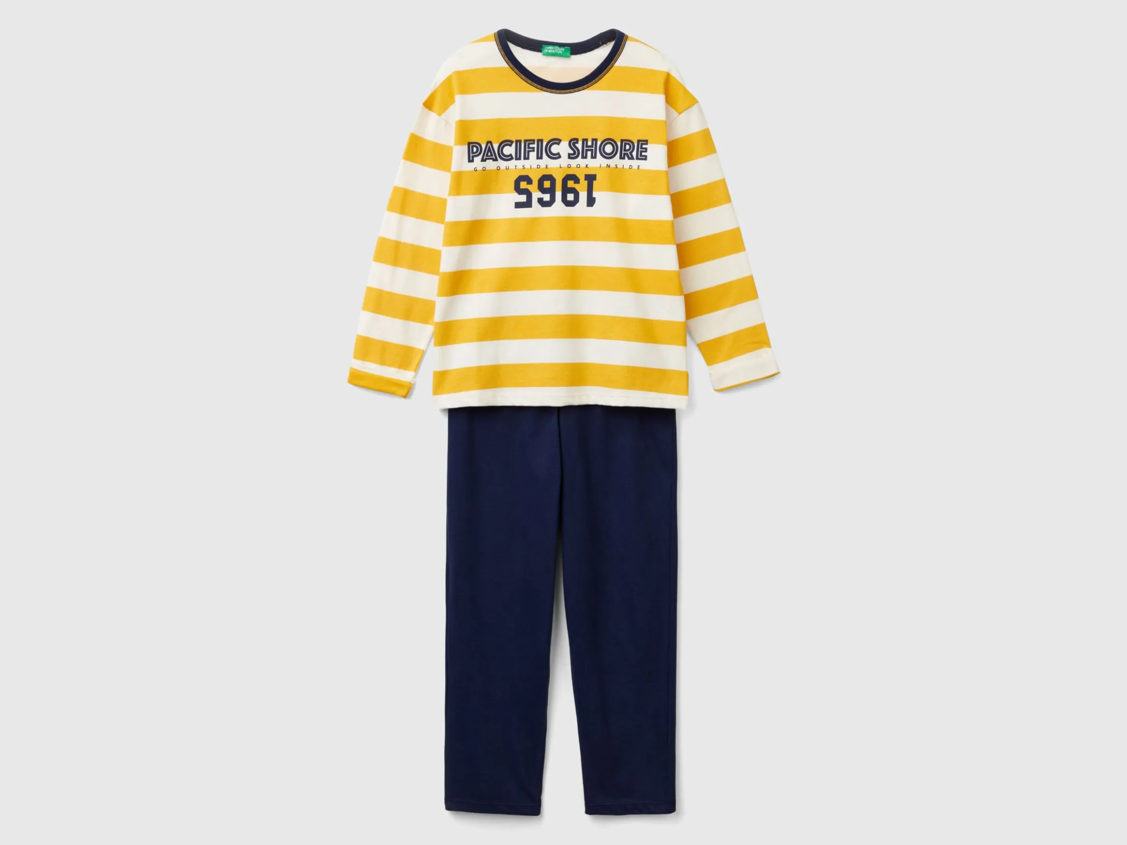 Pyjamas in striped knit