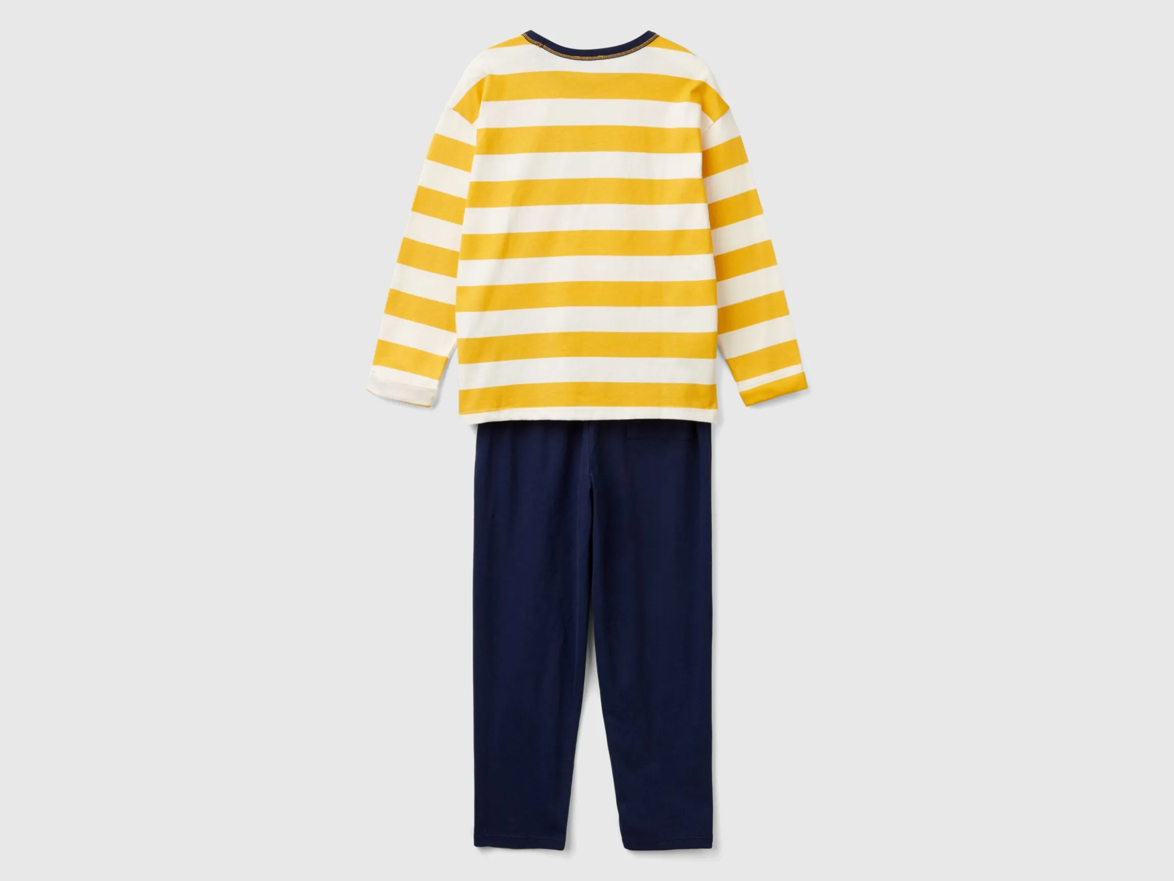 Pyjamas in striped knit