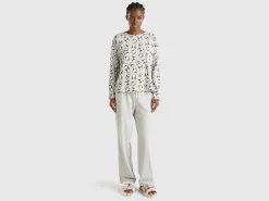 Pyjamas with penguin print