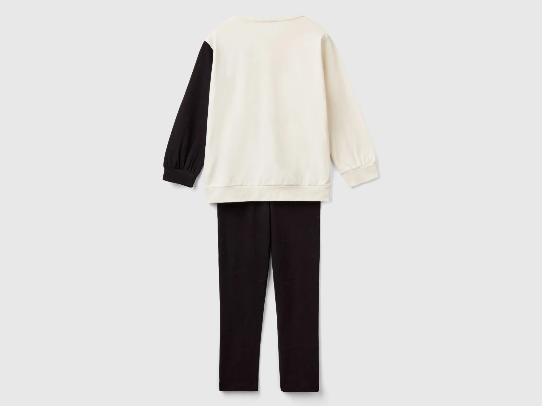 Pyjamas with penguin print