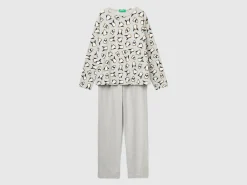 Pyjamas with penguin print