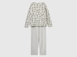 Pyjamas with penguin print