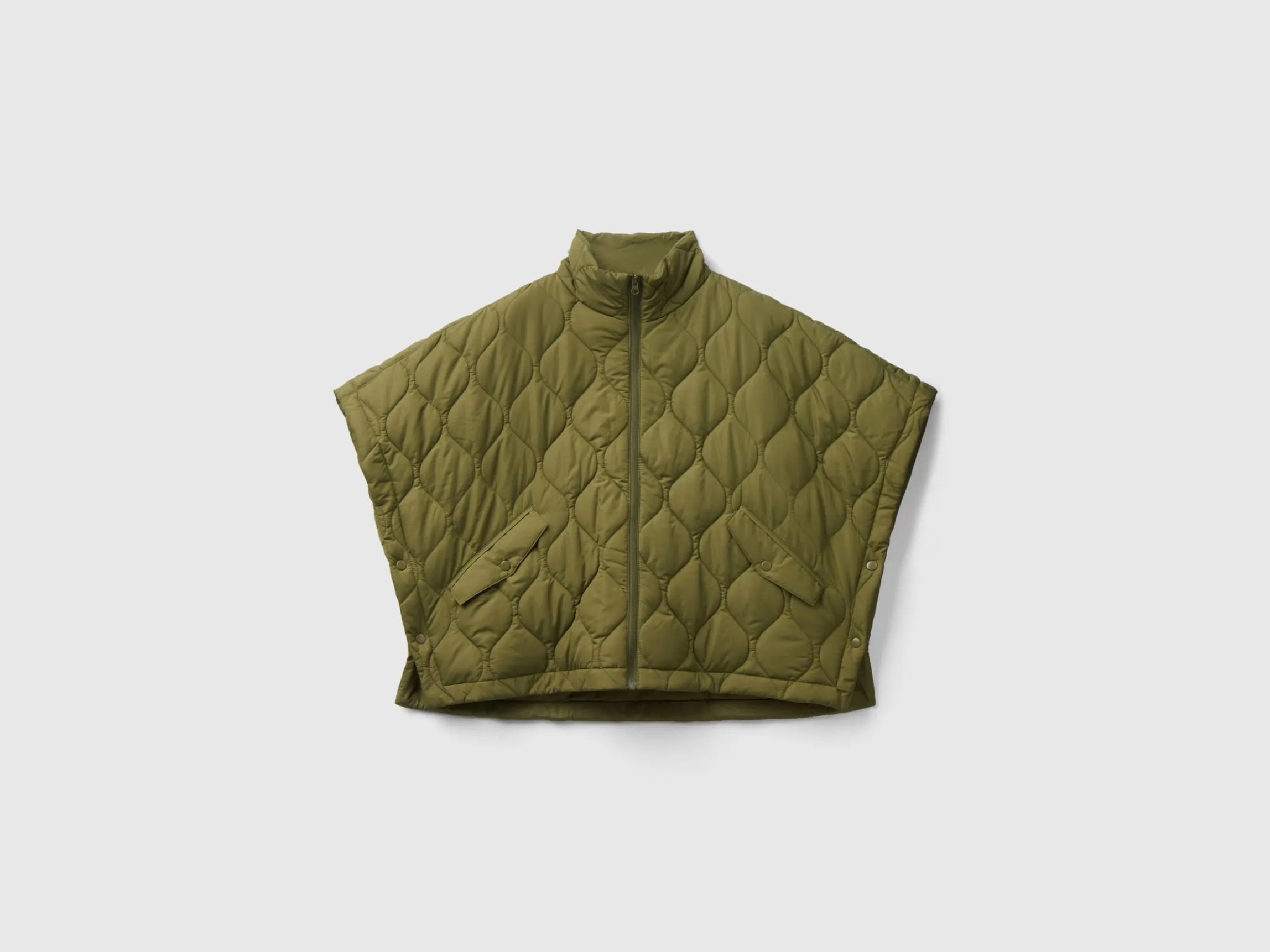 Quilted cape with lightweight padding