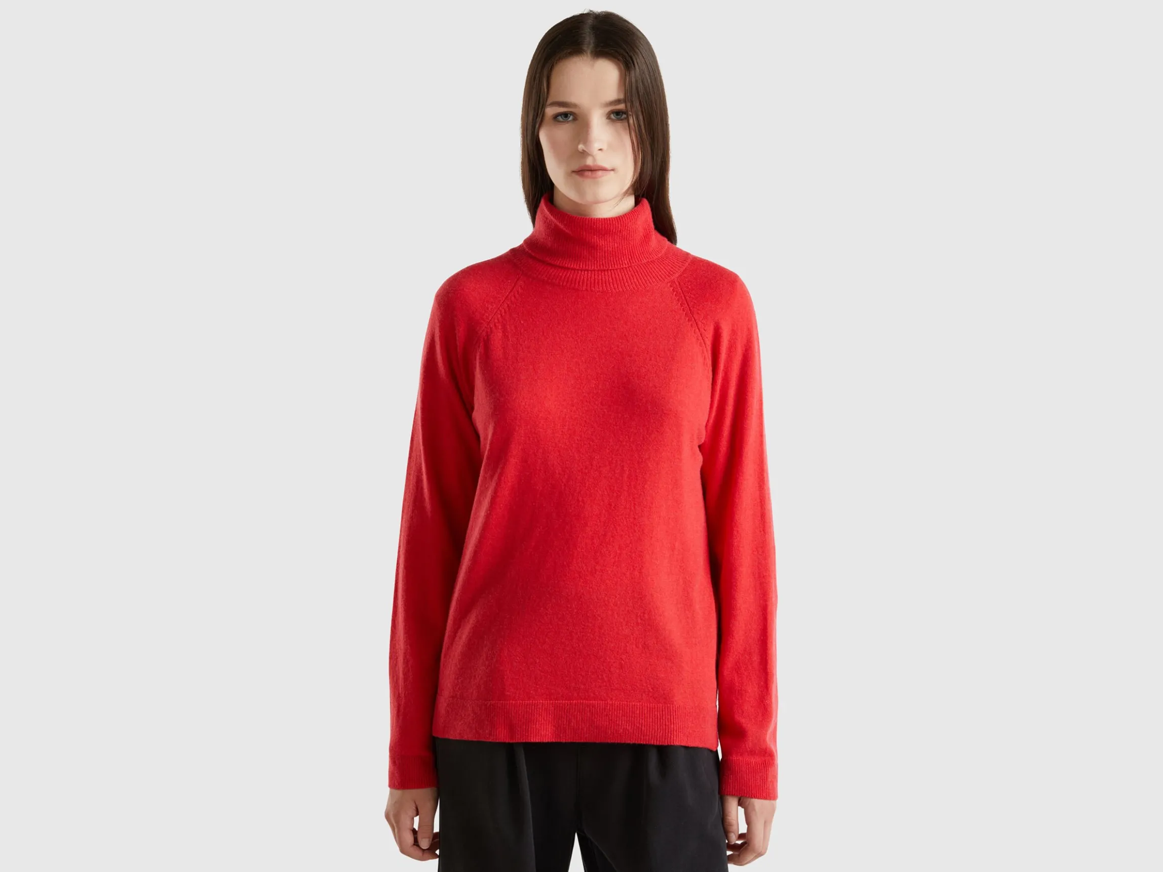 Red turtleneck in wool and cashmere blend