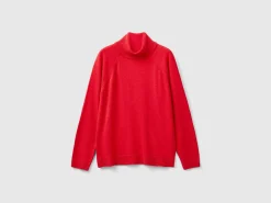 Red turtleneck in wool and cashmere blend