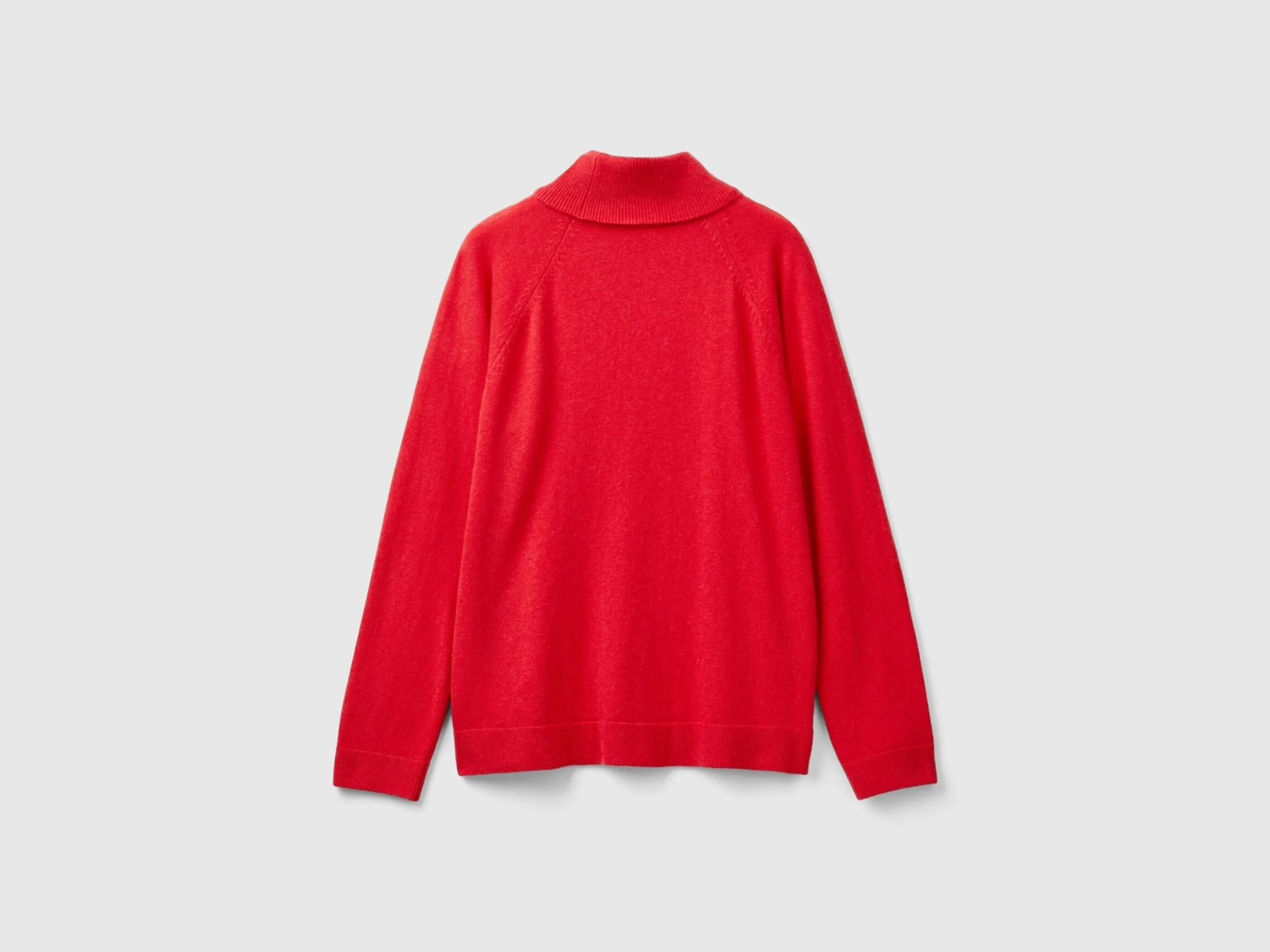 Red turtleneck in wool and cashmere blend