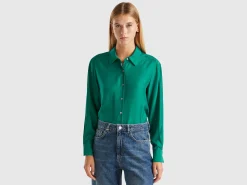 Regular fit flowy shirt