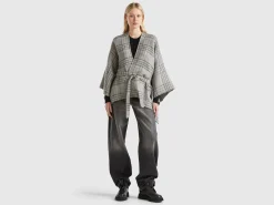 Reversible cape