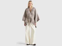 Reversible cape
