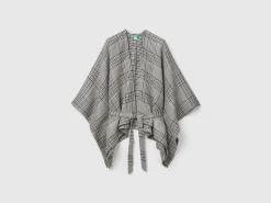 Reversible cape