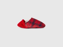 Reversible faux fur slippers