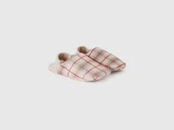 Reversible faux fur slippers