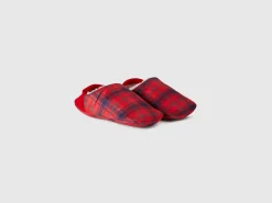 Reversible faux fur slippers