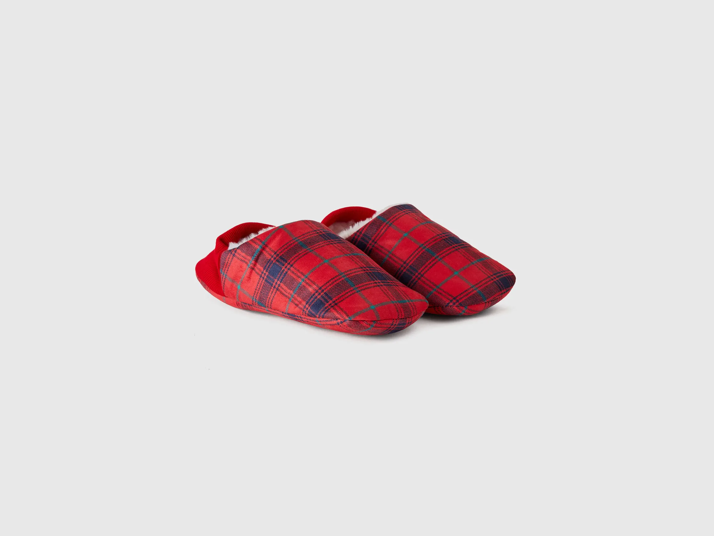Reversible faux fur slippers