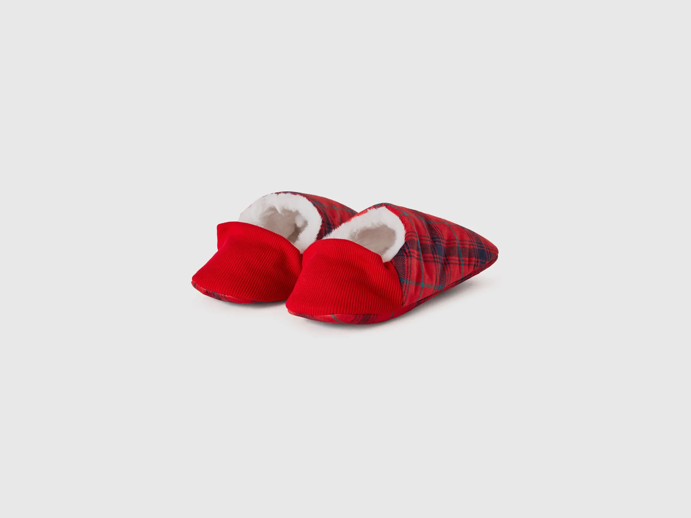 Reversible faux fur slippers