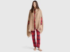 Reversible scarf cape