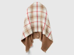 Reversible scarf cape