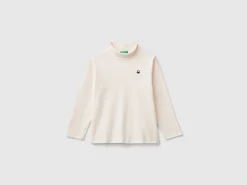 Ribbed knit turtleneck t-shirt