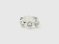 Ring with roses