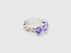 Ring with roses