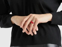 Ring with roses
