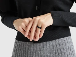 Ring with roses