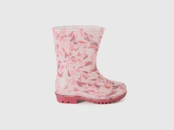 Rubber rain boots