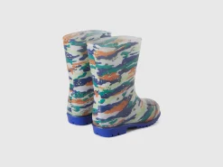 Rubber rain boots