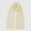 Scarf with cable knit