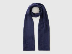 Scarf with cable knit