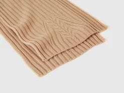Scarf with cable knit