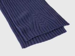 Scarf with cable knit
