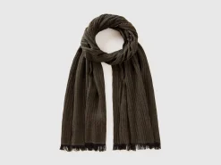 Scarf with recycled fabric
