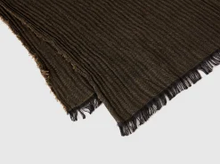 Scarf with recycled fabric