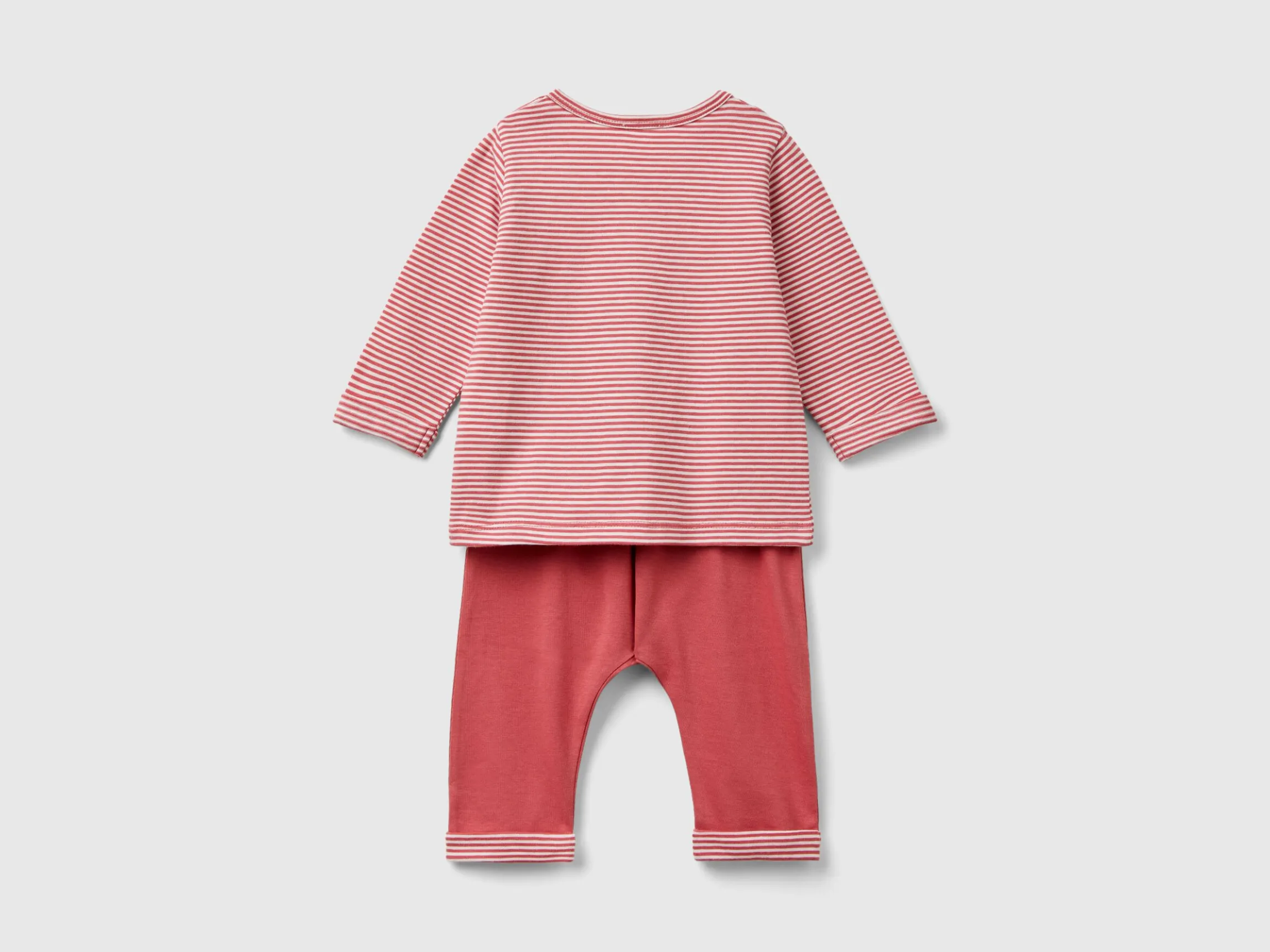 Set in 100% organic cotton