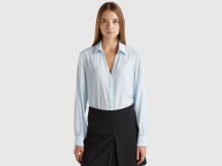 Shirt with V-neck