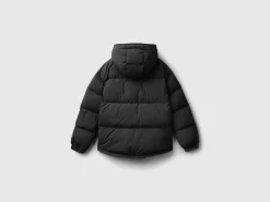 Short puffer jacket padded with recycled feathers