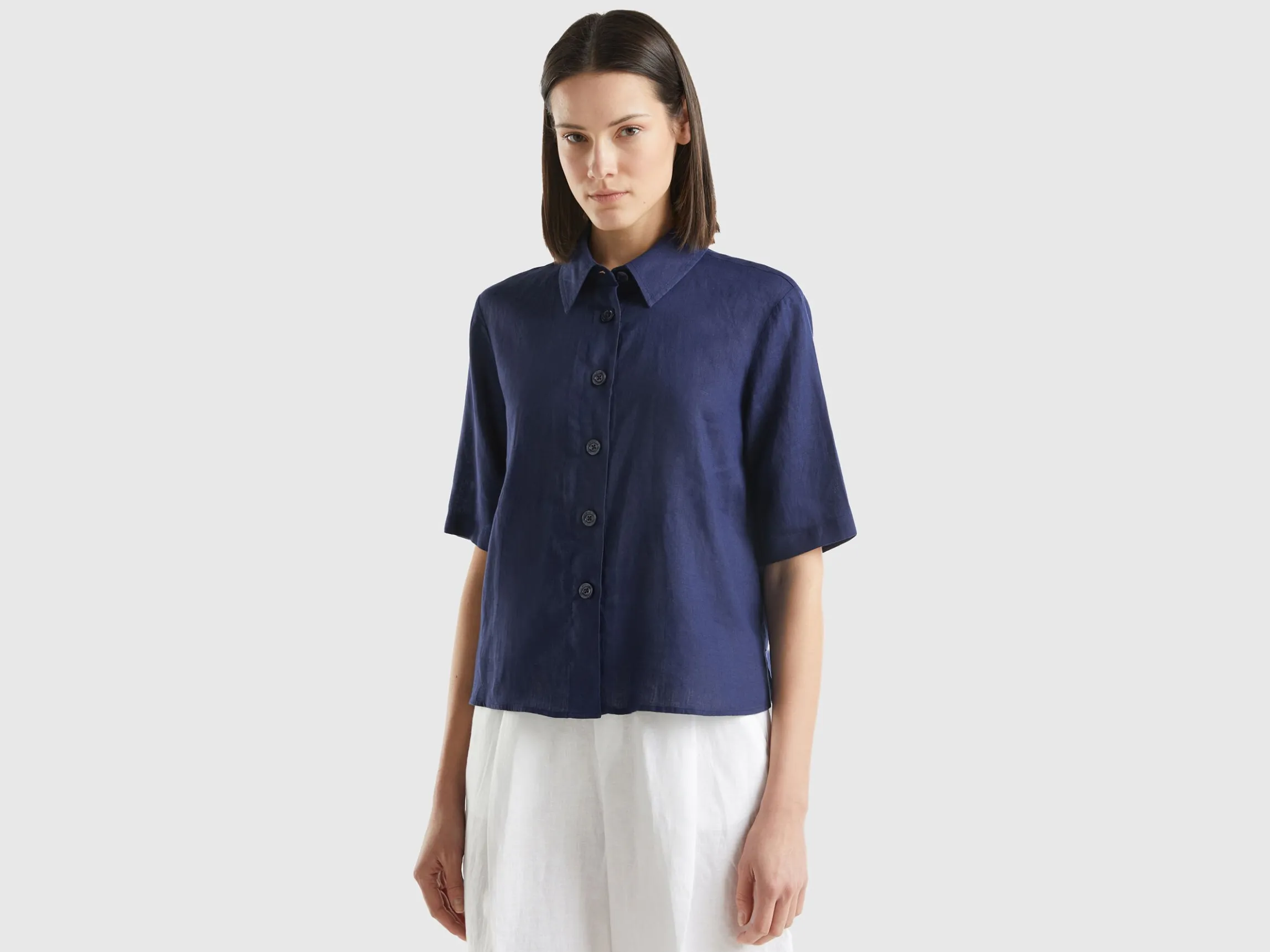 Short shirt in pure linen