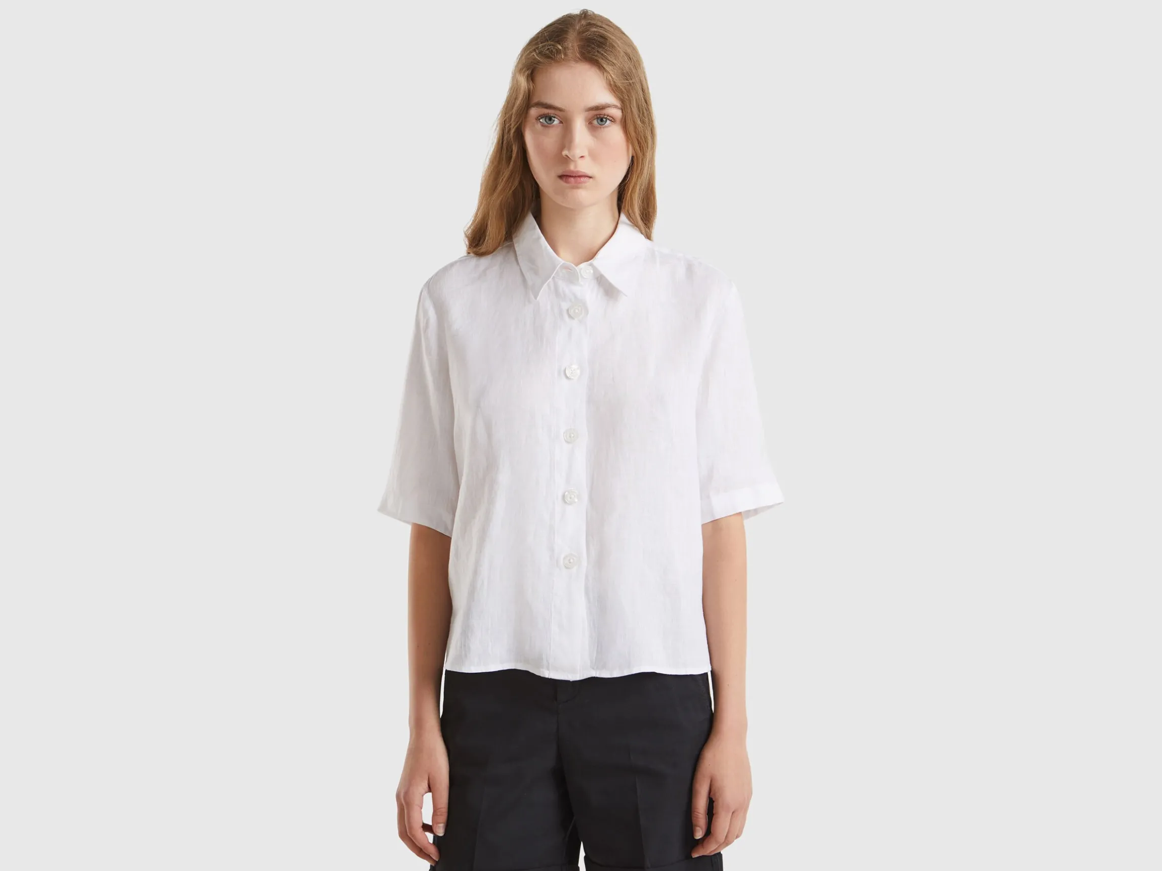 Short shirt in pure linen