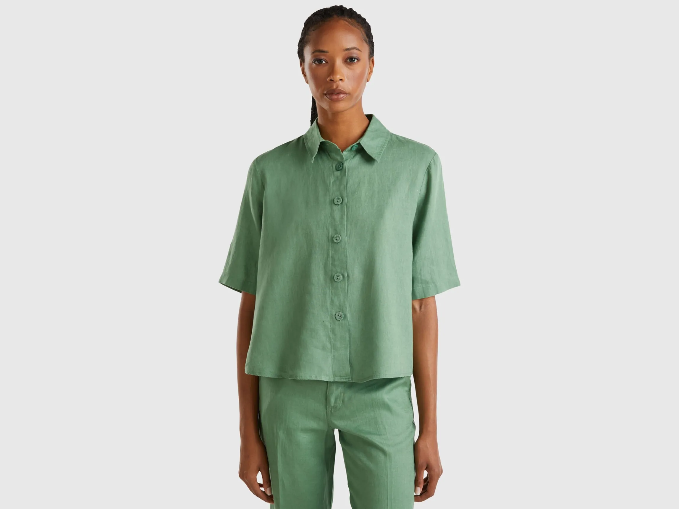 Short shirt in pure linen