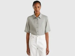 Short shirt in pure linen