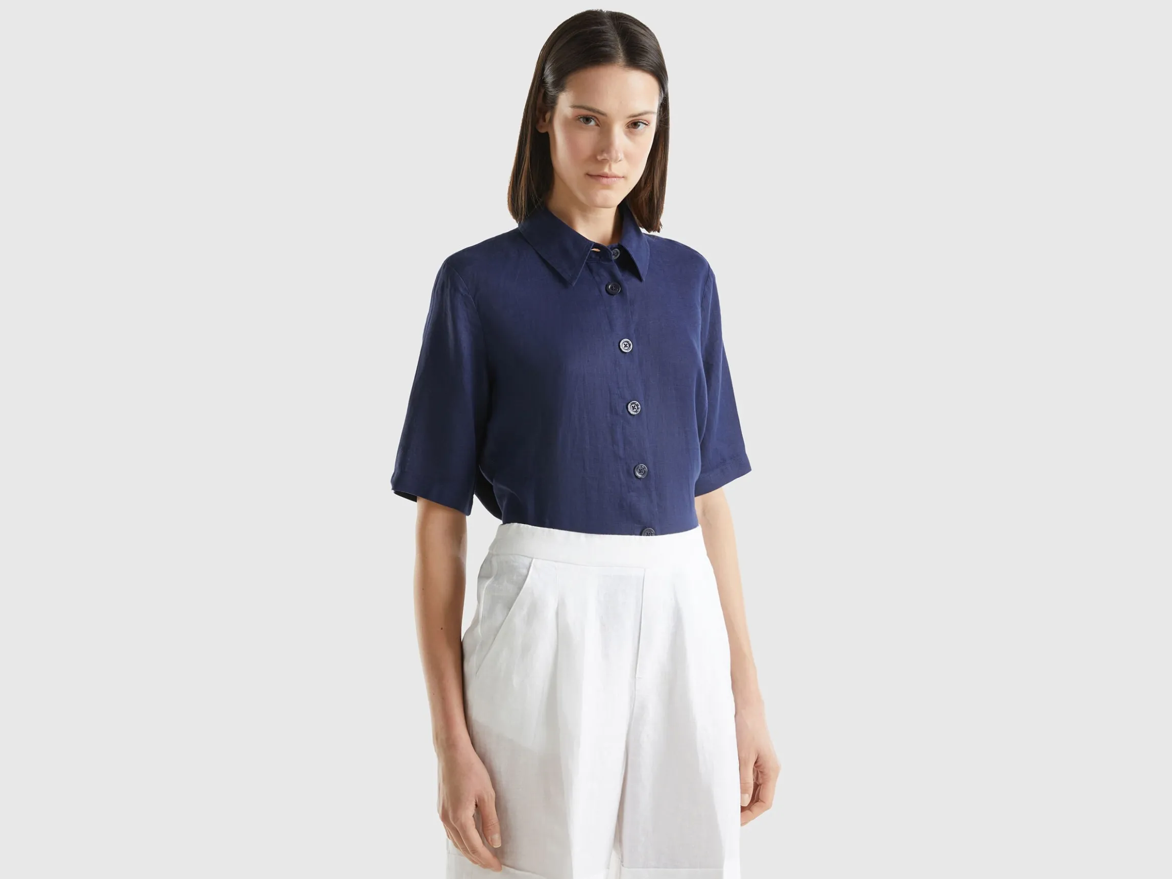Short shirt in pure linen