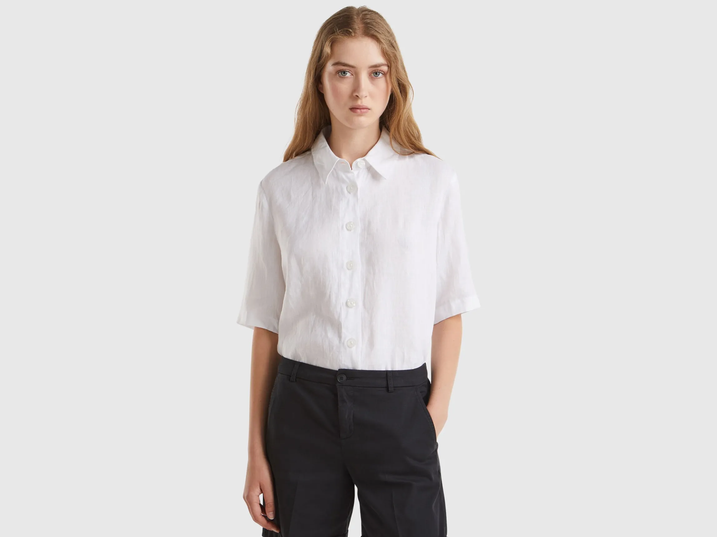 Short shirt in pure linen