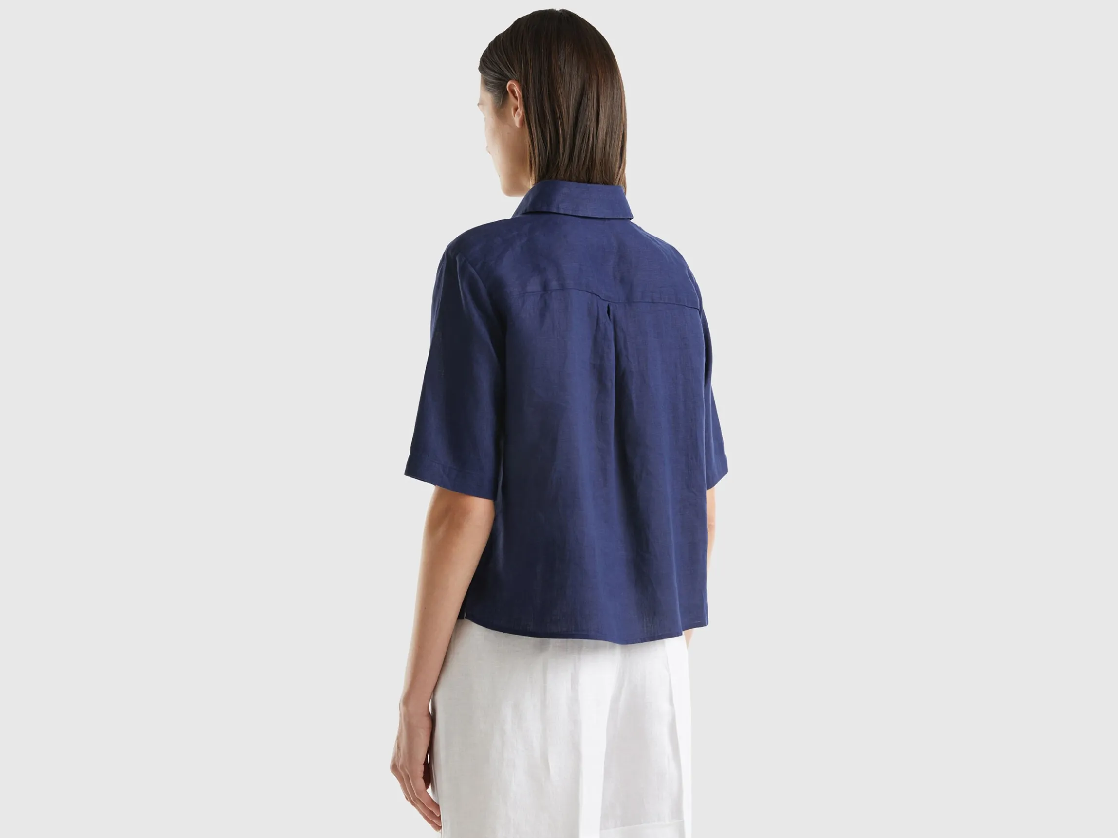 Short shirt in pure linen