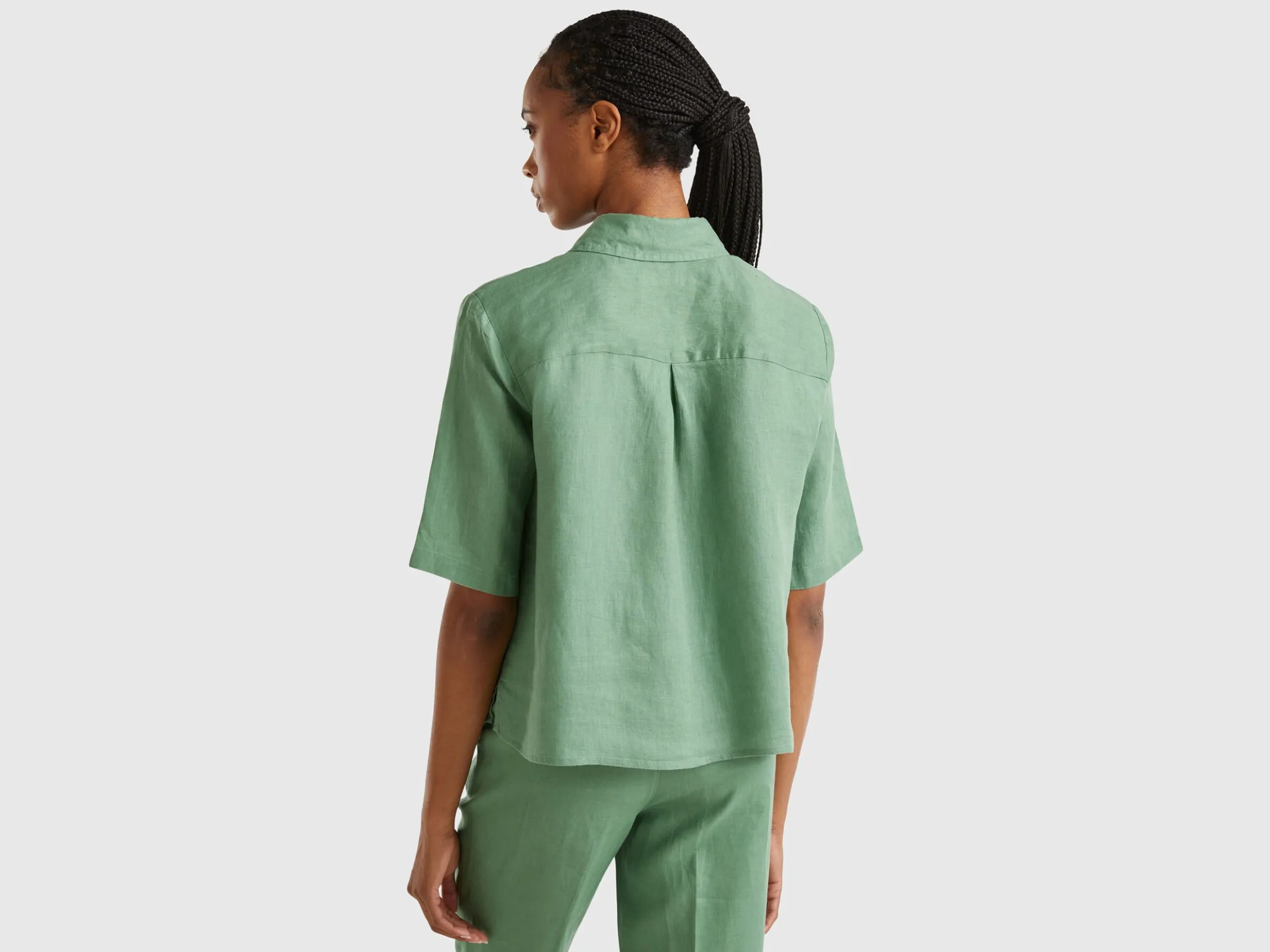 Short shirt in pure linen