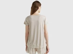 Short sleeve t-shirts with lace