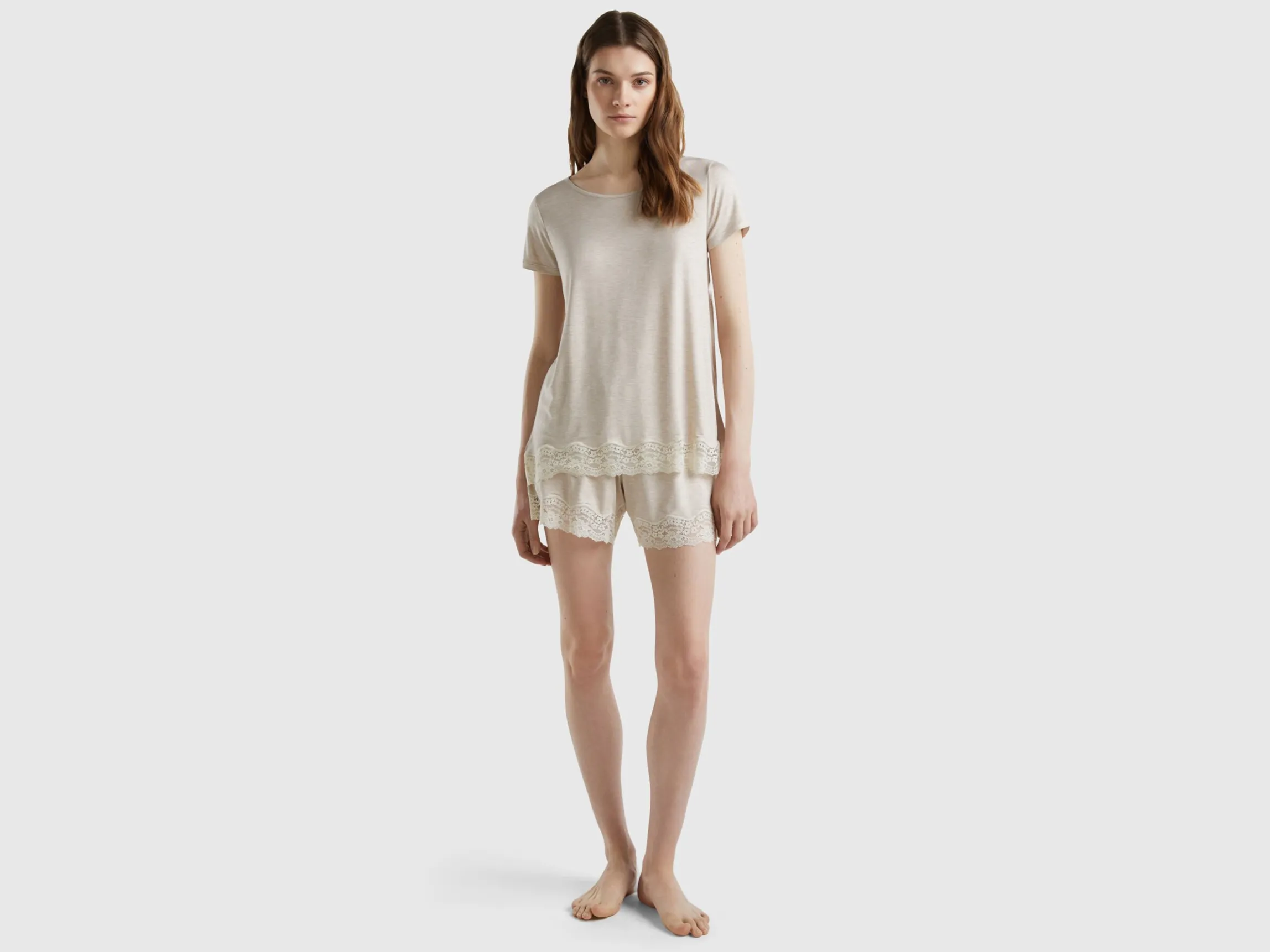 Short sleeve t-shirts with lace